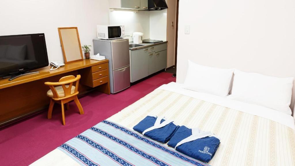 Hotel Peace Land Kume Naha Ngoại thất bức ảnh